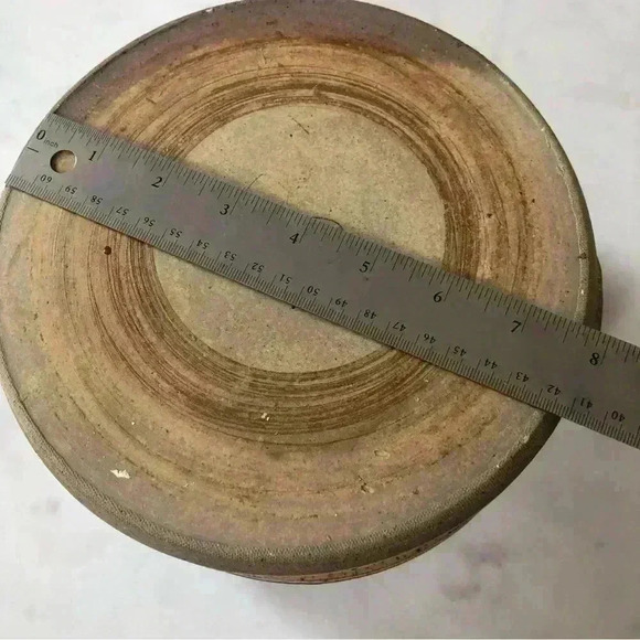 Vintage J.B.K. Canada pottery casserole dish with lid - Picture 9 of 10